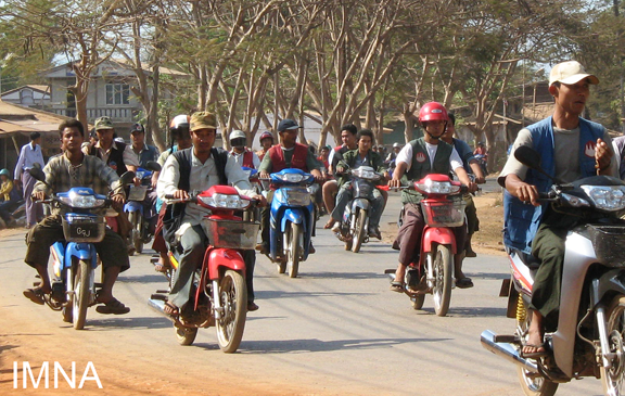 ဘုရားသုံးဆူမြို့ မှ တက္ကဆီသမားများ