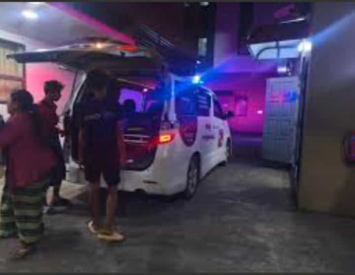 ၁၃/ မှတ်ပုံတင်ကိုင်ဆောင်သူများ လူနာတင်ယာဉ်တွင် တင်ဆောင်ခွင့်မရှိ