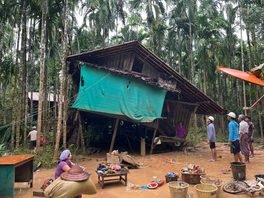 ကူညီကယ်ဆယ်ရေးအဖွဲ့များ မဝင်ရောက်နိုင်သေးသဖြင့် သရက်ချောင်းဒေသခံများ အကူအညီရရန် ခက်ခဲနေဆဲ